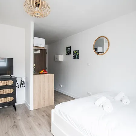 Beautiful Renovated - Next To The Metro Лилль