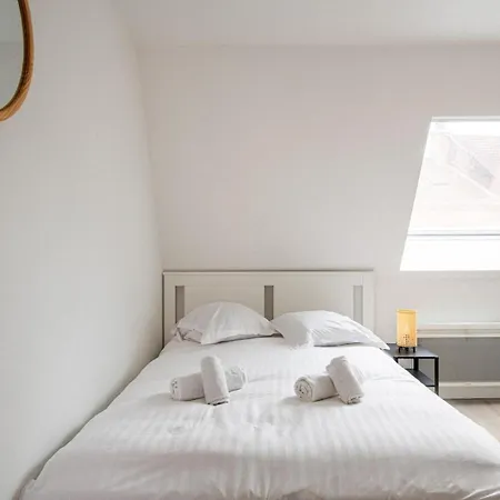Апартаменты Beautiful Renovated - Next To The Metro Лилль