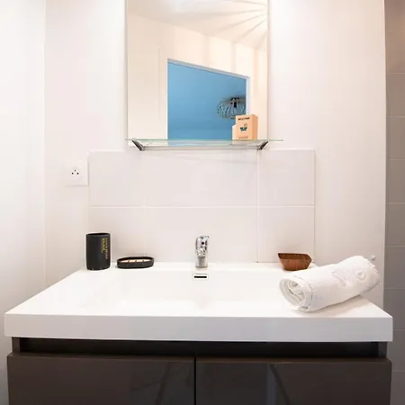 Beautiful Renovated - Next To The Metro Rijsel