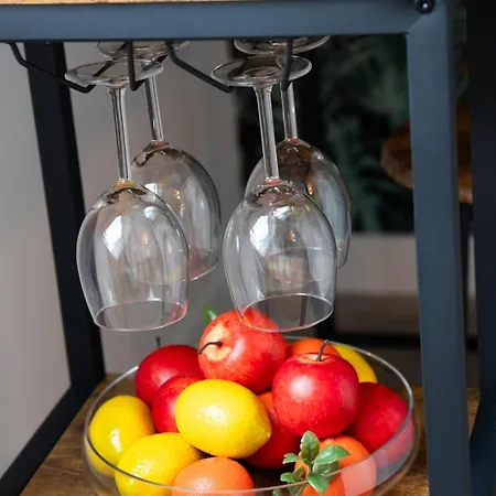 Beautiful Renovated - Next To The Metro