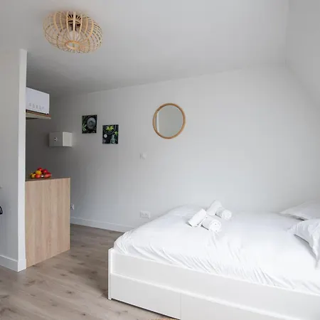 Beautiful Renovated - Next To The Metro *