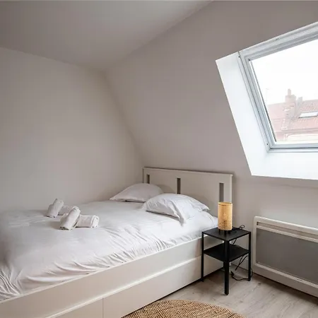 Beautiful Renovated - Next To The Metro Appartement Rijsel