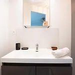 Beautiful Renovated - Next To The Metro Lilla