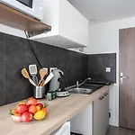 Beautiful Renovated - Next To The Metro Appartamento *